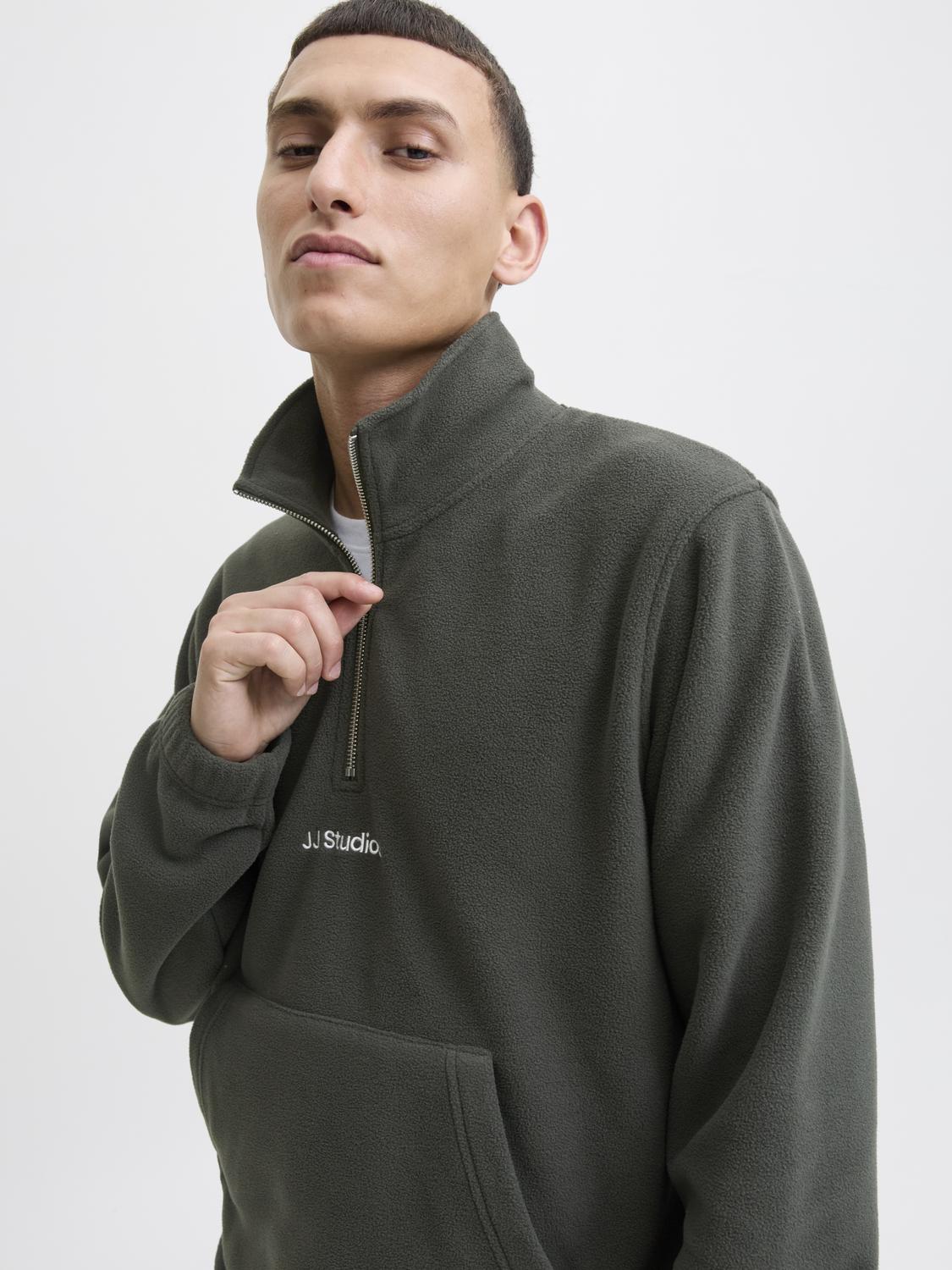 model_shot-creative