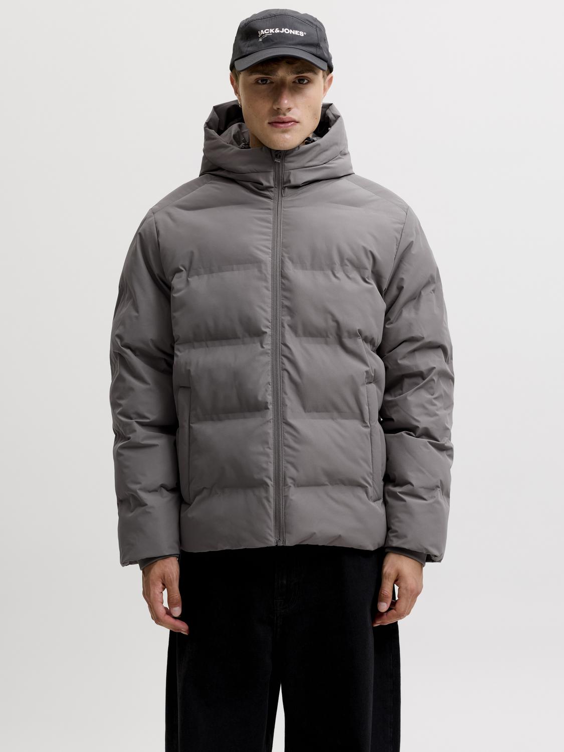 model_shot-front