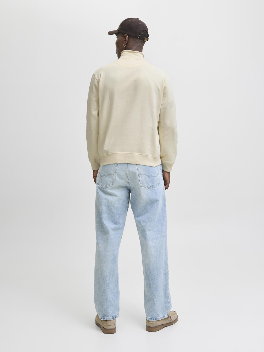 model_shot-back