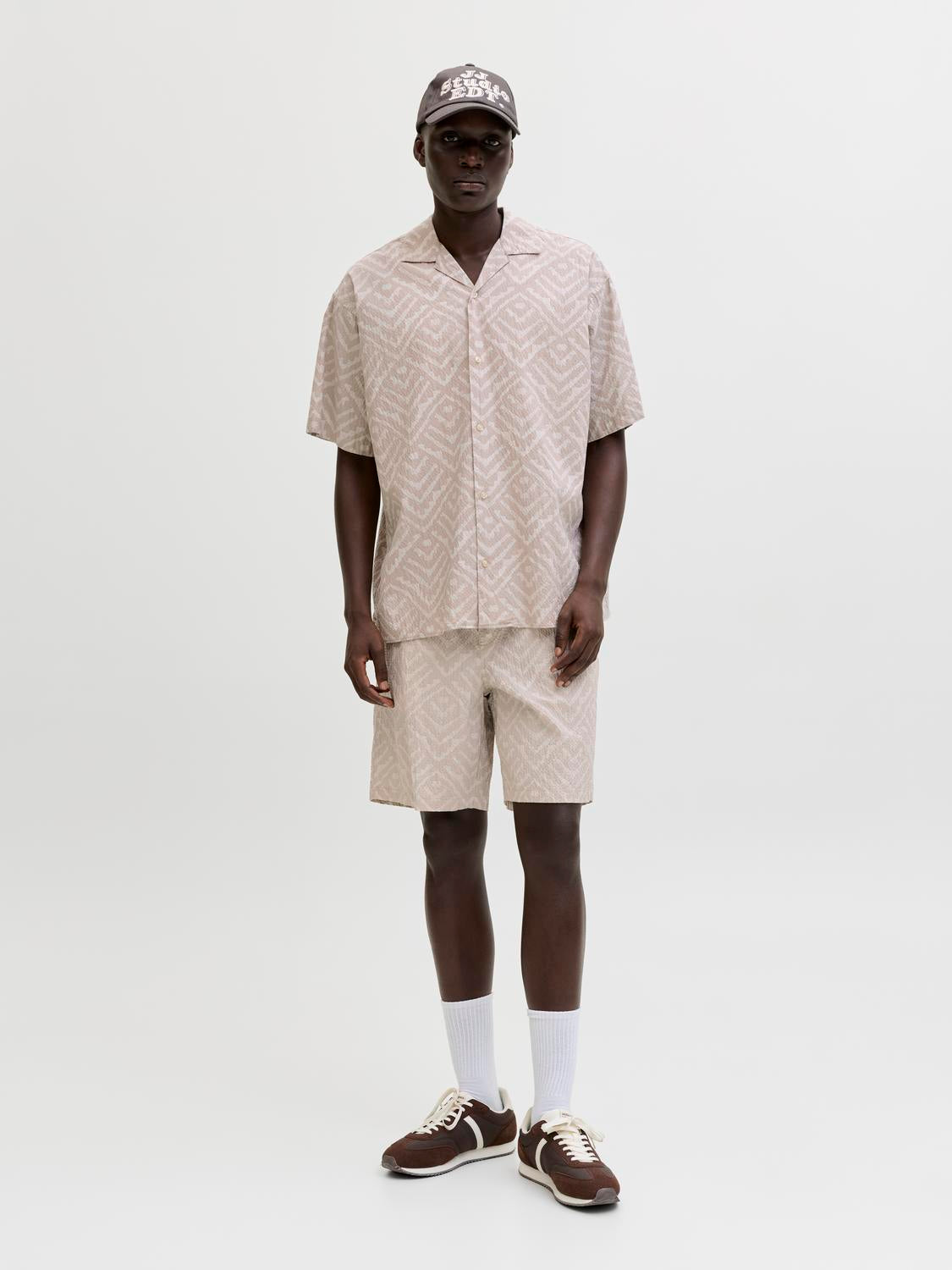 model_shot-front_full
