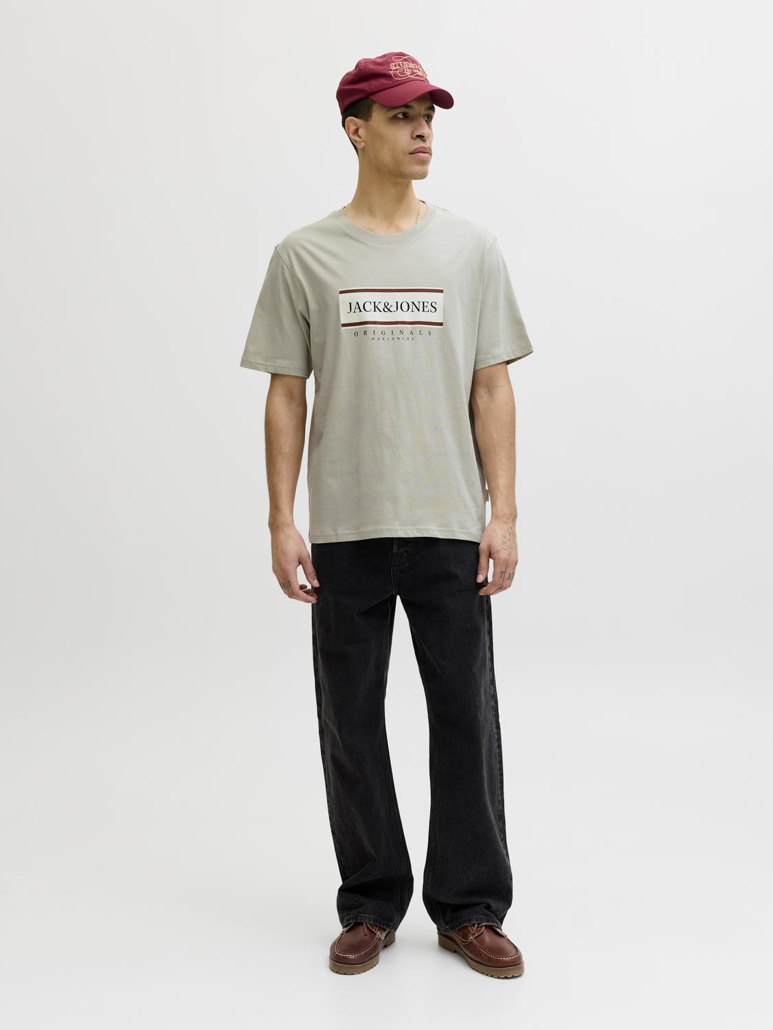 model_shot-front_full