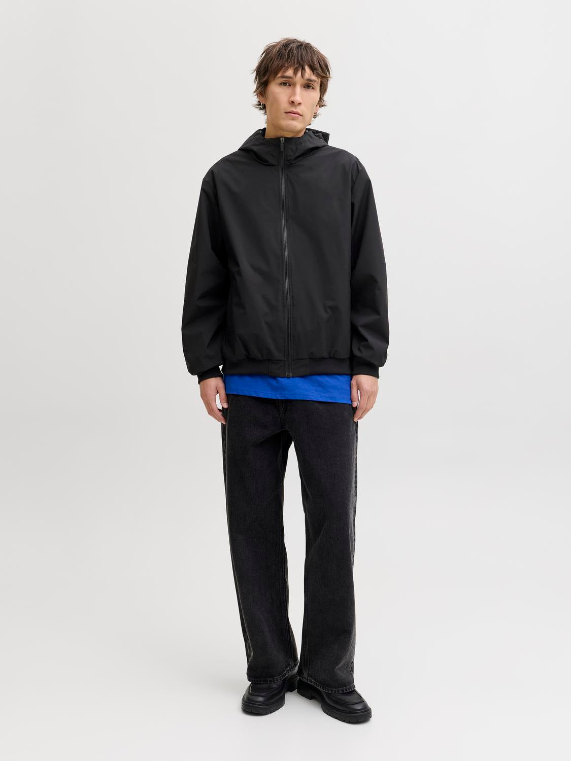 model_shot-front_full