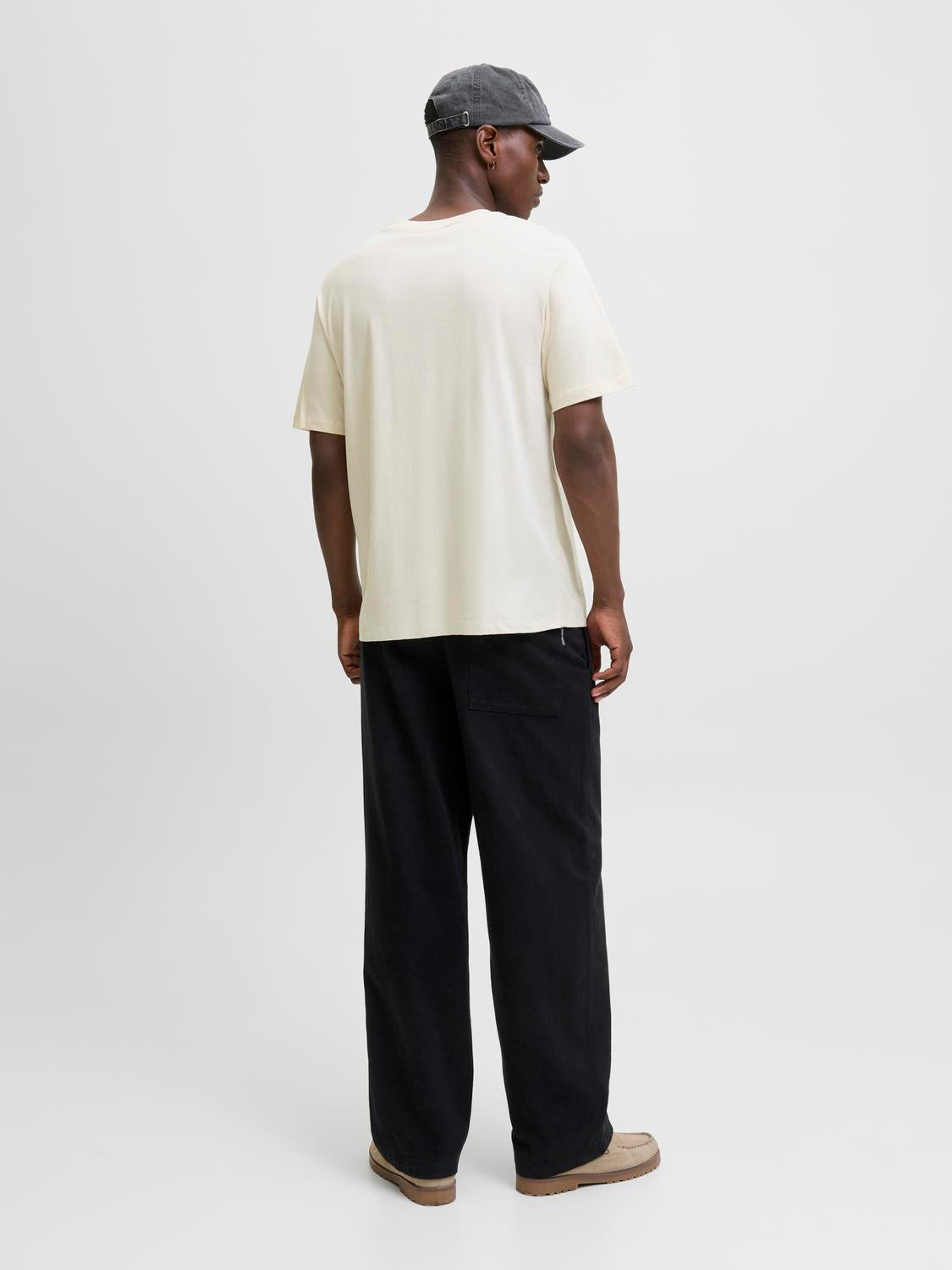 model_shot-back