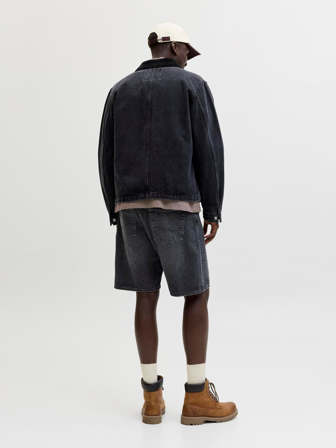 model_shot-back