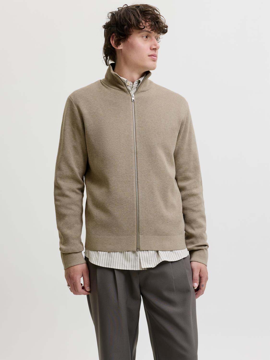 model_shot-front