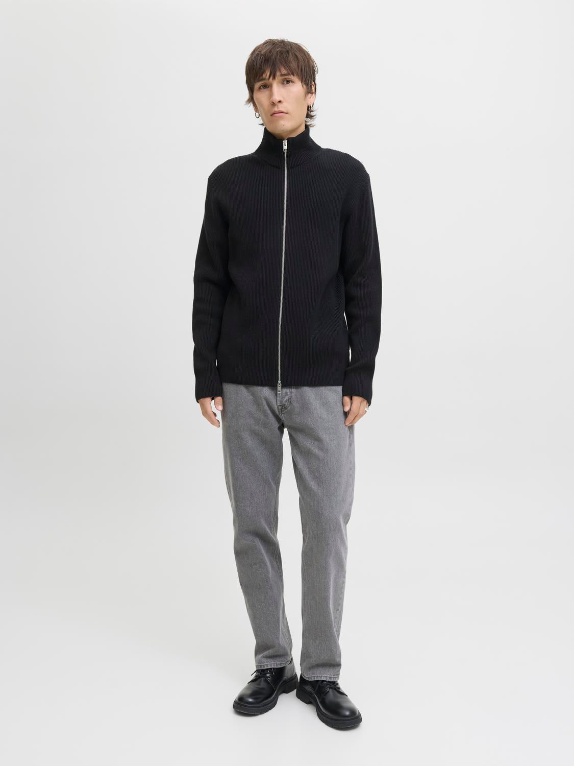 model_shot-front_full