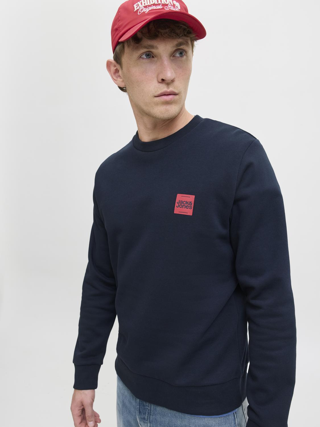 model_shot-creative