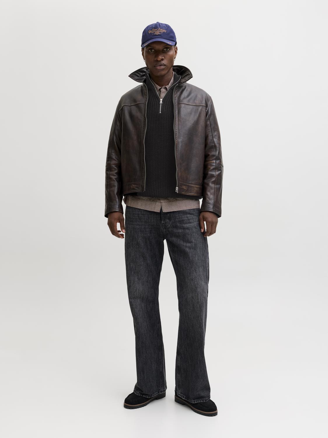 model_shot-front_full