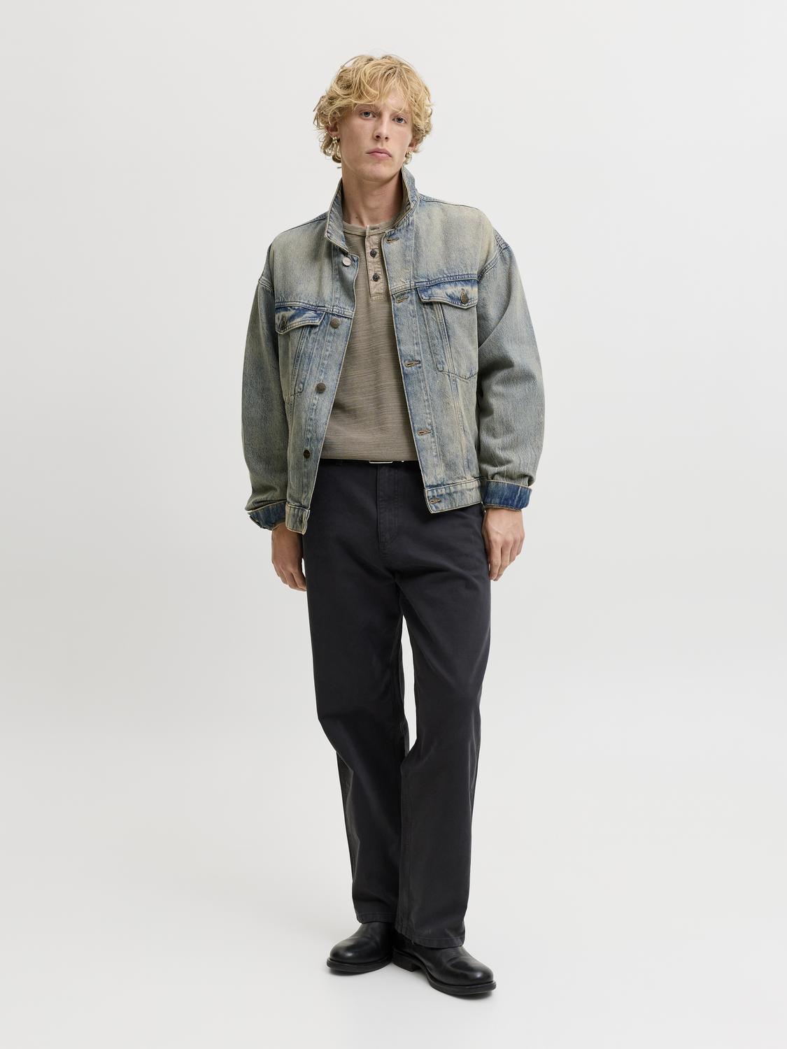 model_shot-front_full