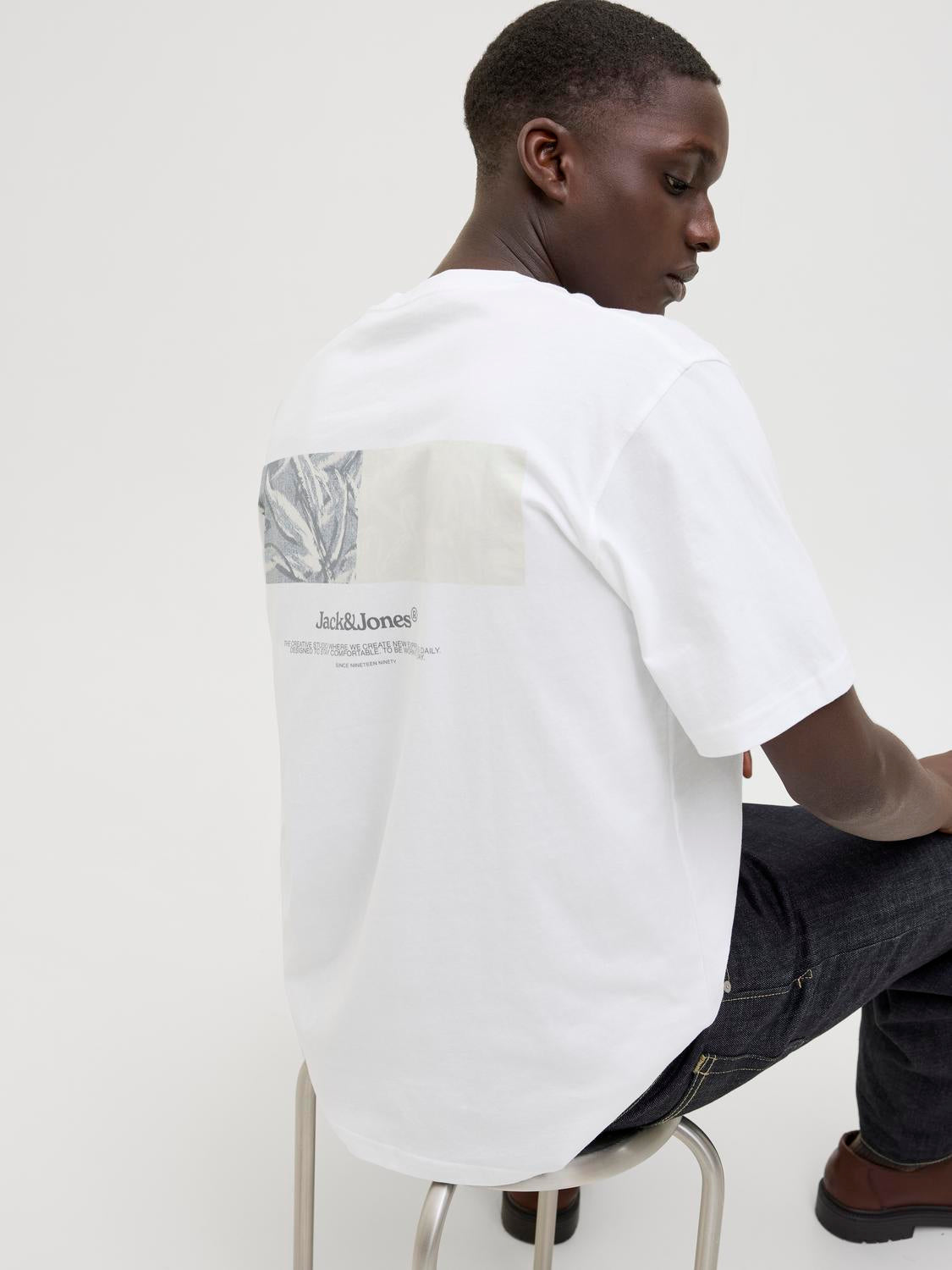 model_shot-creative
