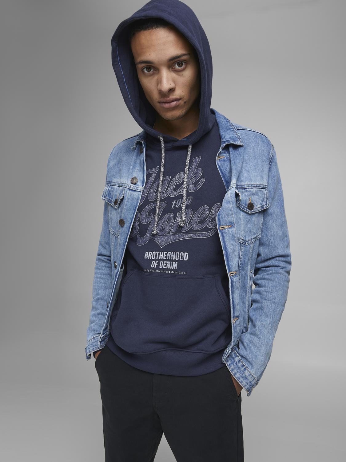 model_shot-creative