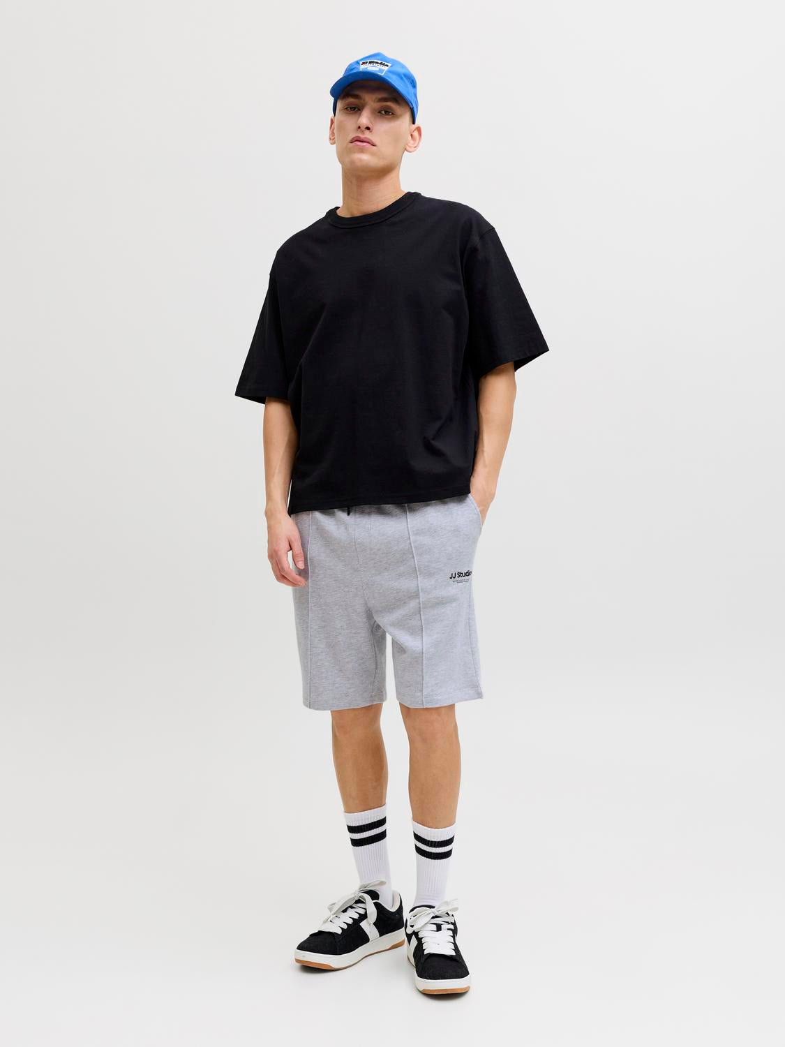 model_shot-front_full