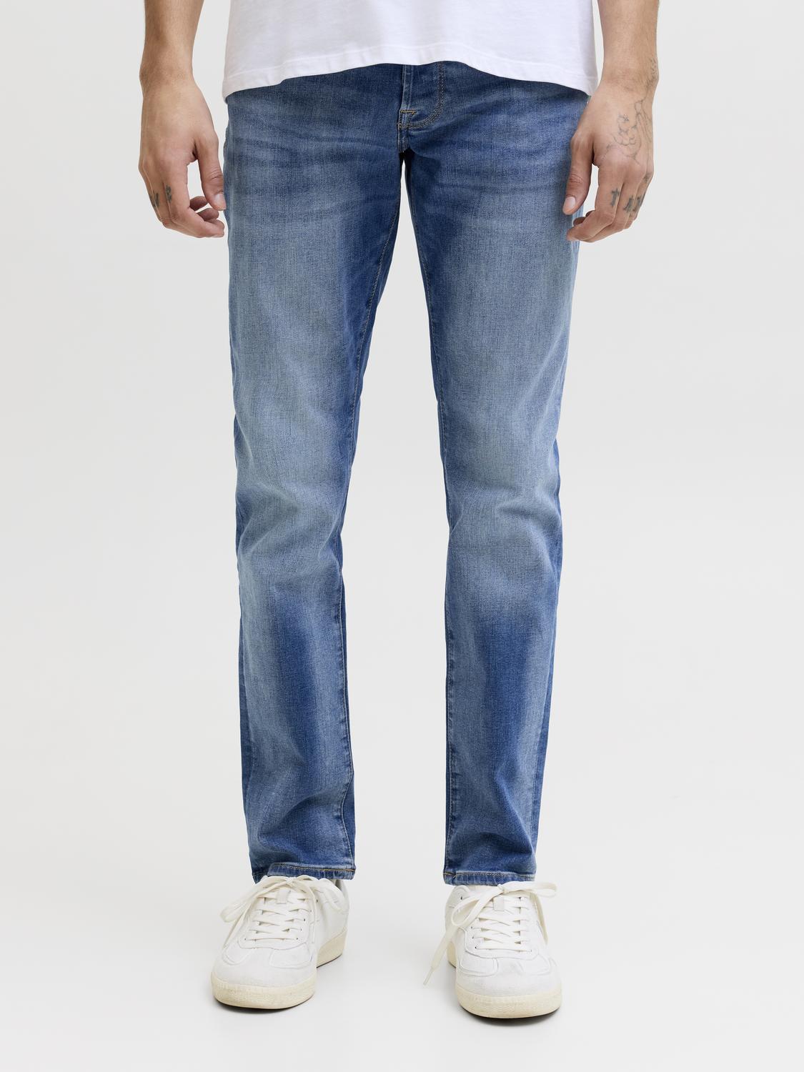 model_shot-front