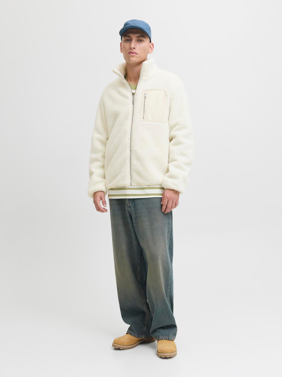 model_shot-front_full
