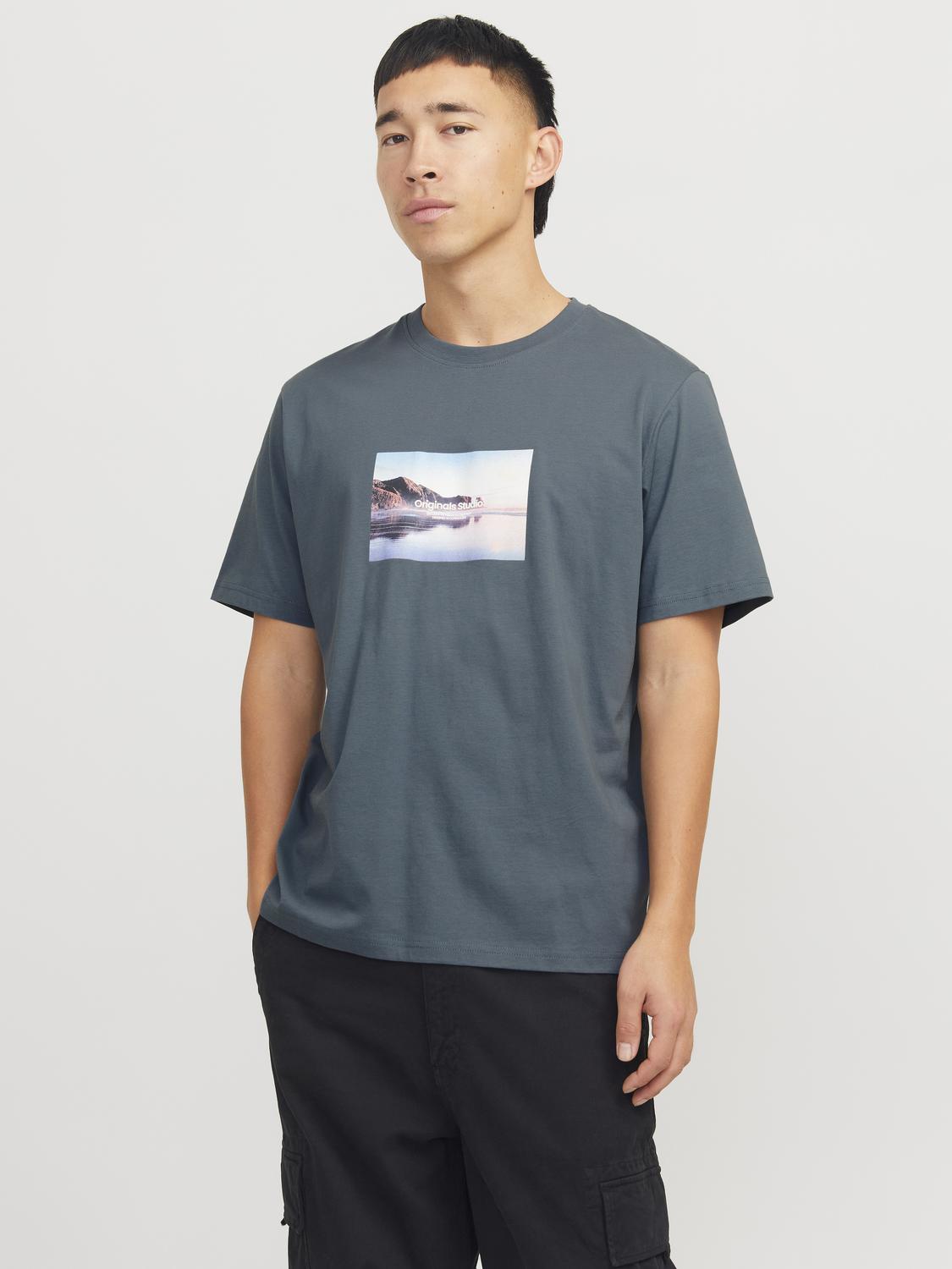 model_shot-front