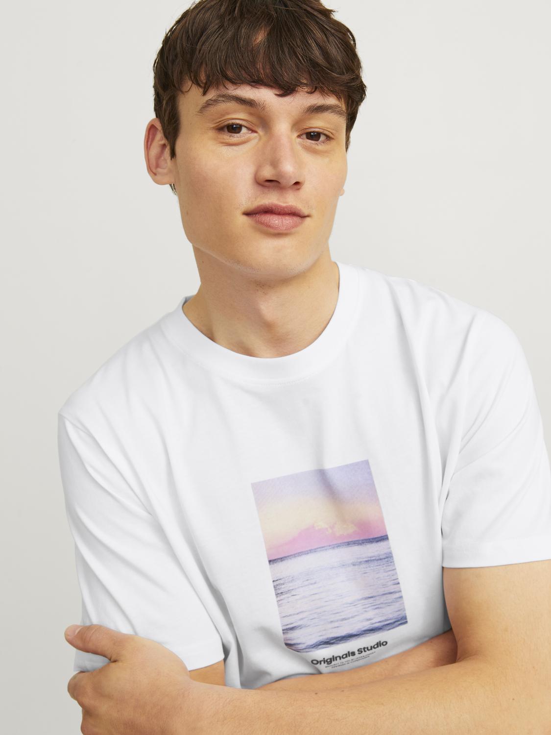 model_shot-creative