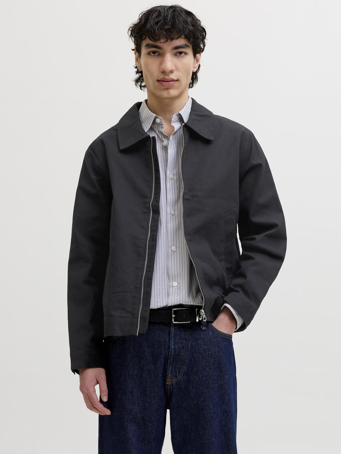 model_shot-front