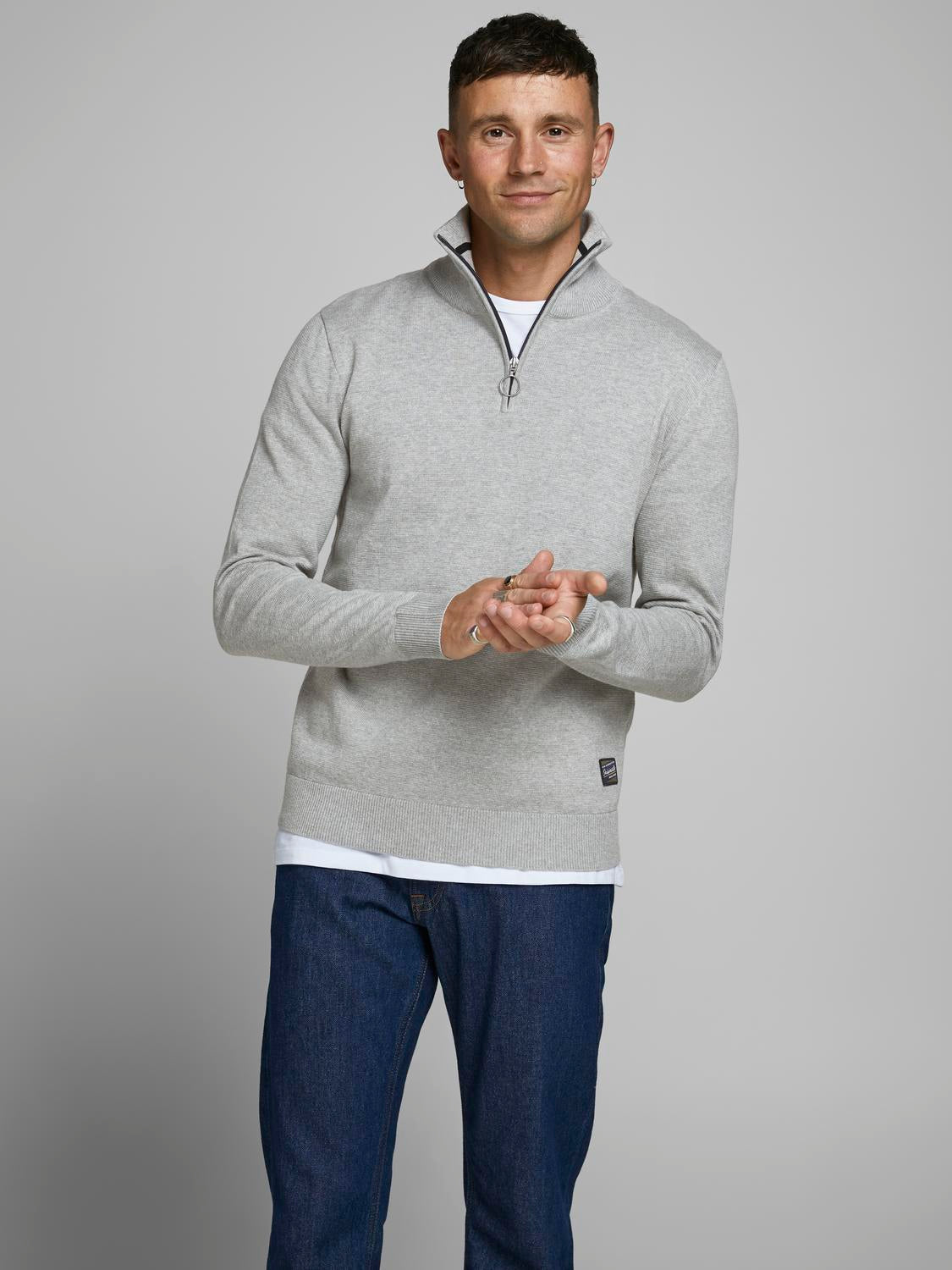 model_shot-front