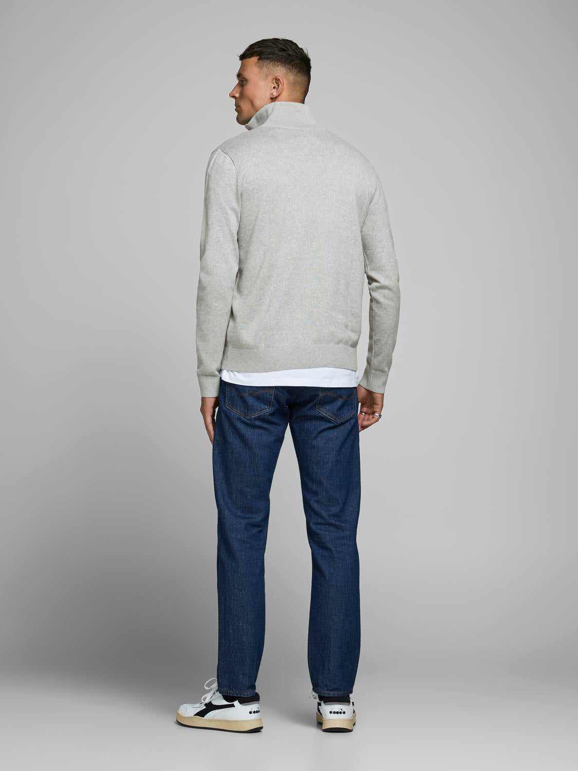model_shot-back