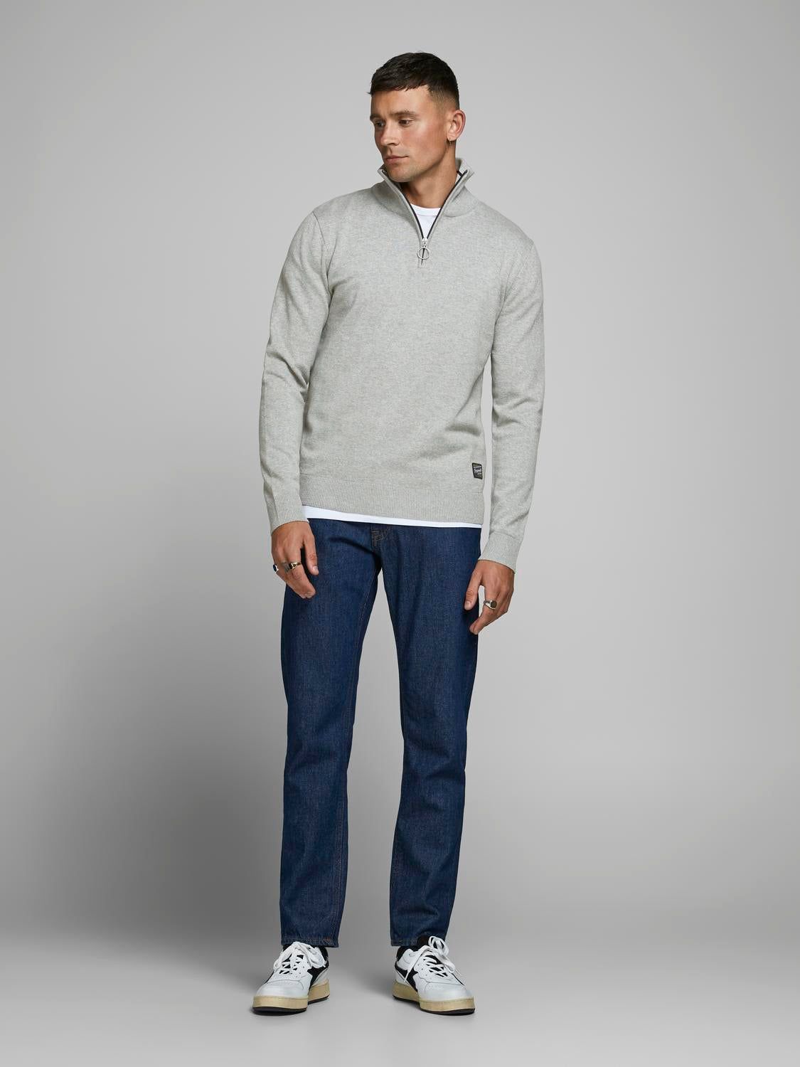 model_shot-front_full