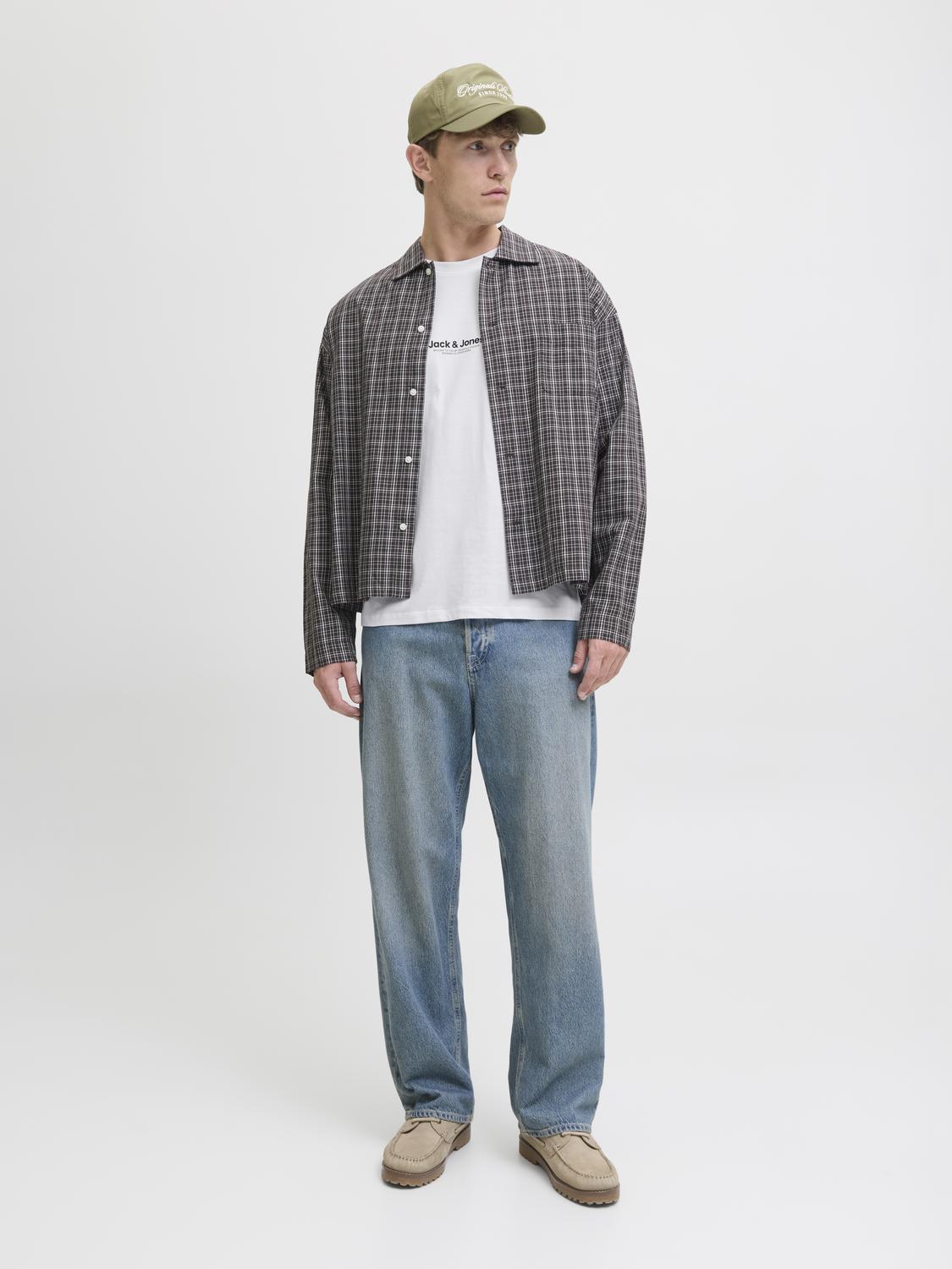 model_shot-front_full