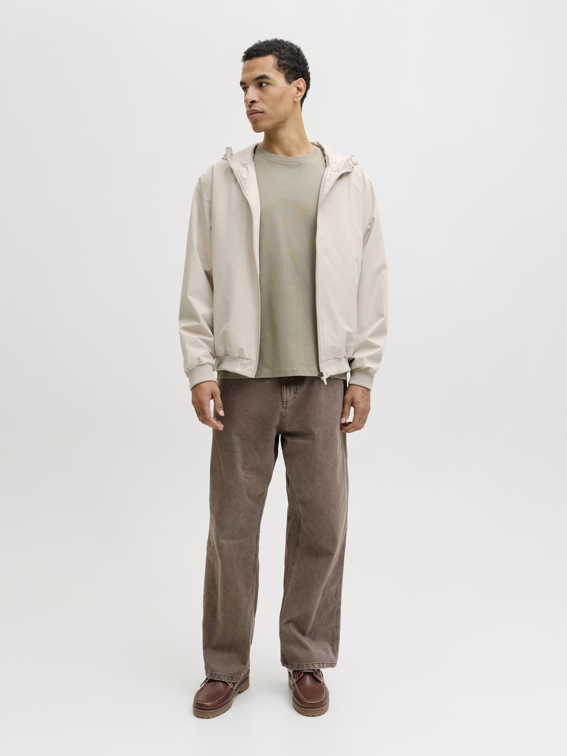 model_shot-front_full