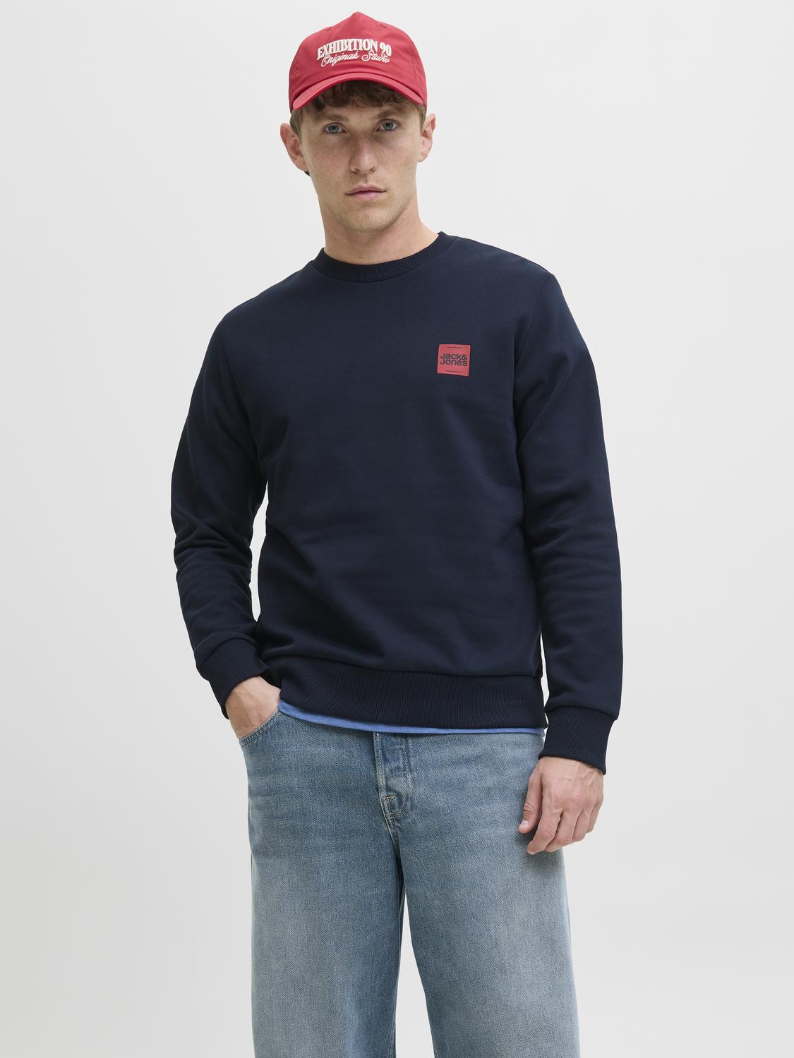 model_shot-front