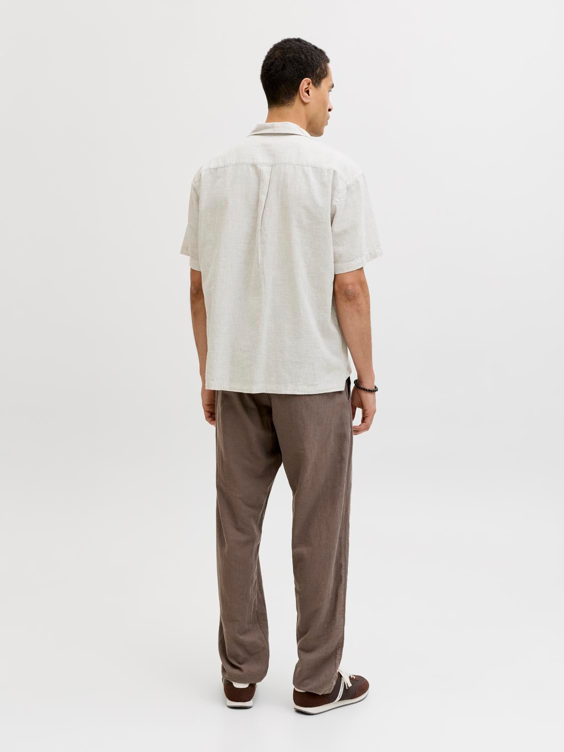 model_shot-back
