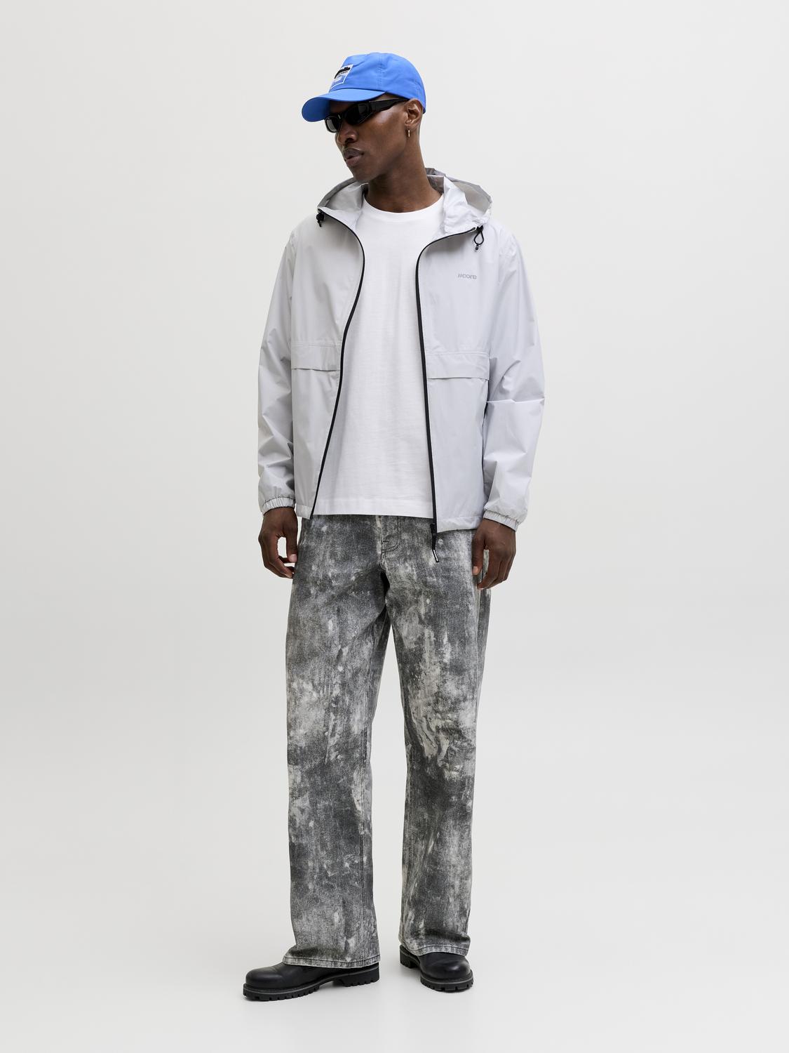 model_shot-front_full