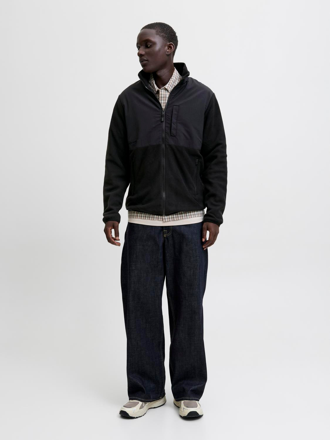 model_shot-front_full