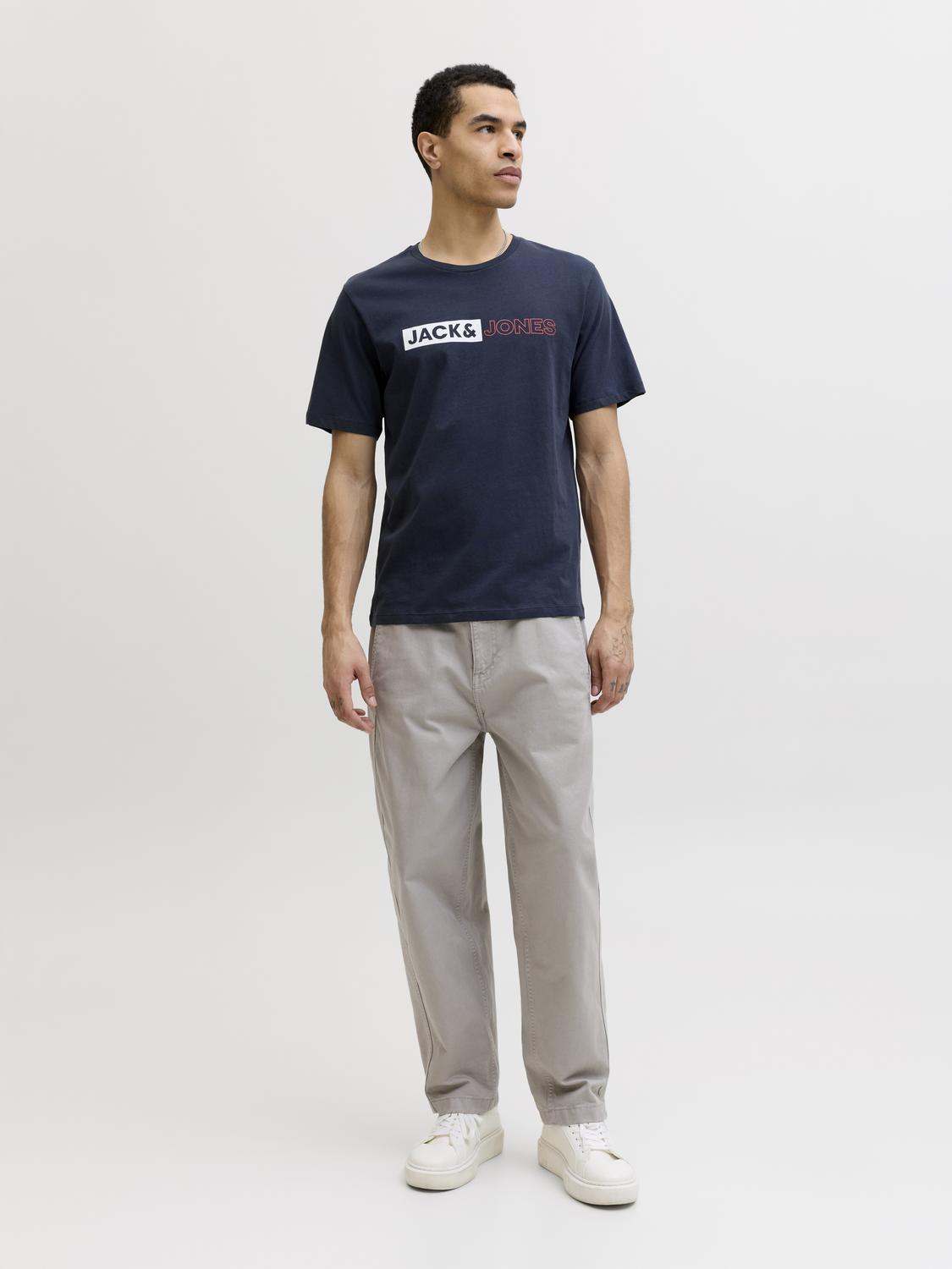 model_shot-front_full