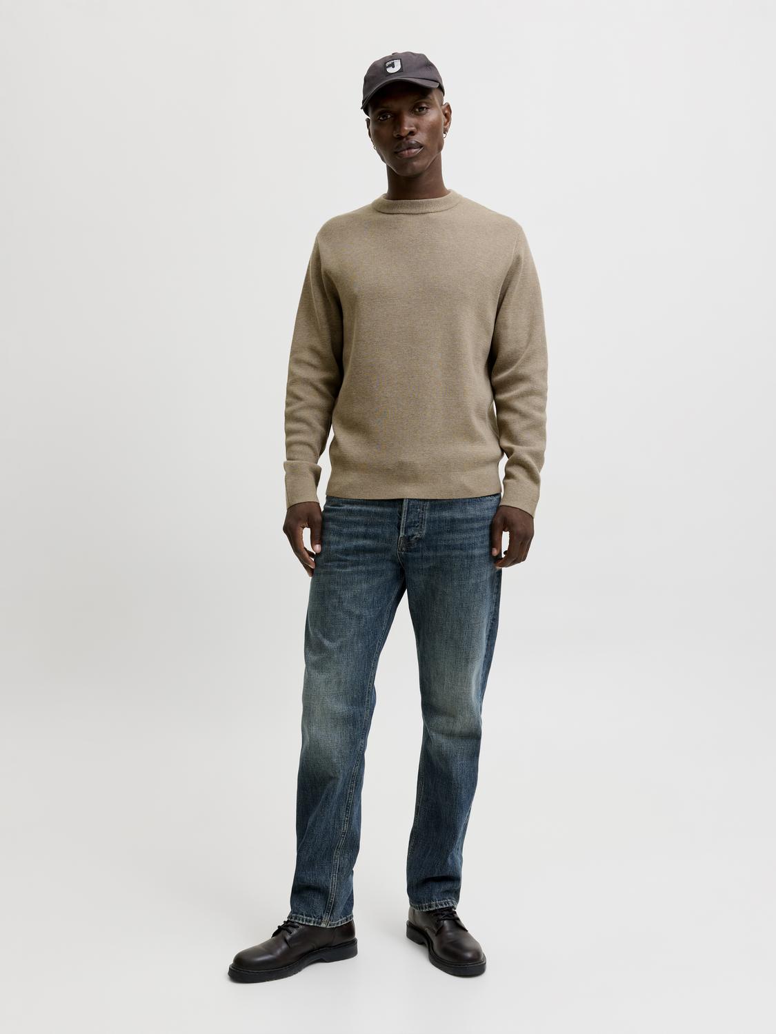 model_shot-front_full