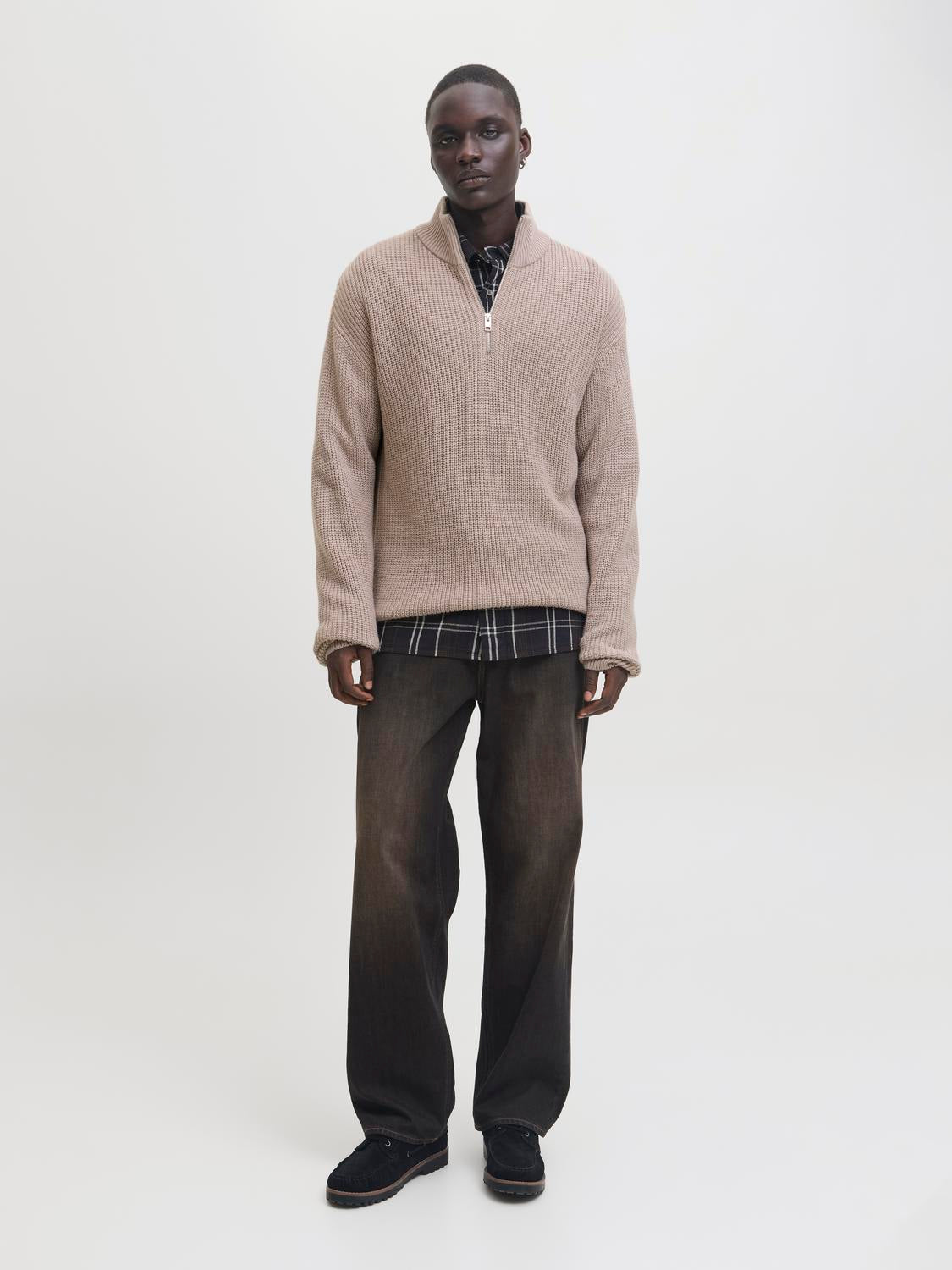 model_shot-front_full
