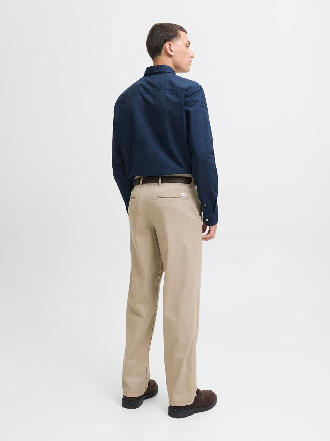 model_shot-back