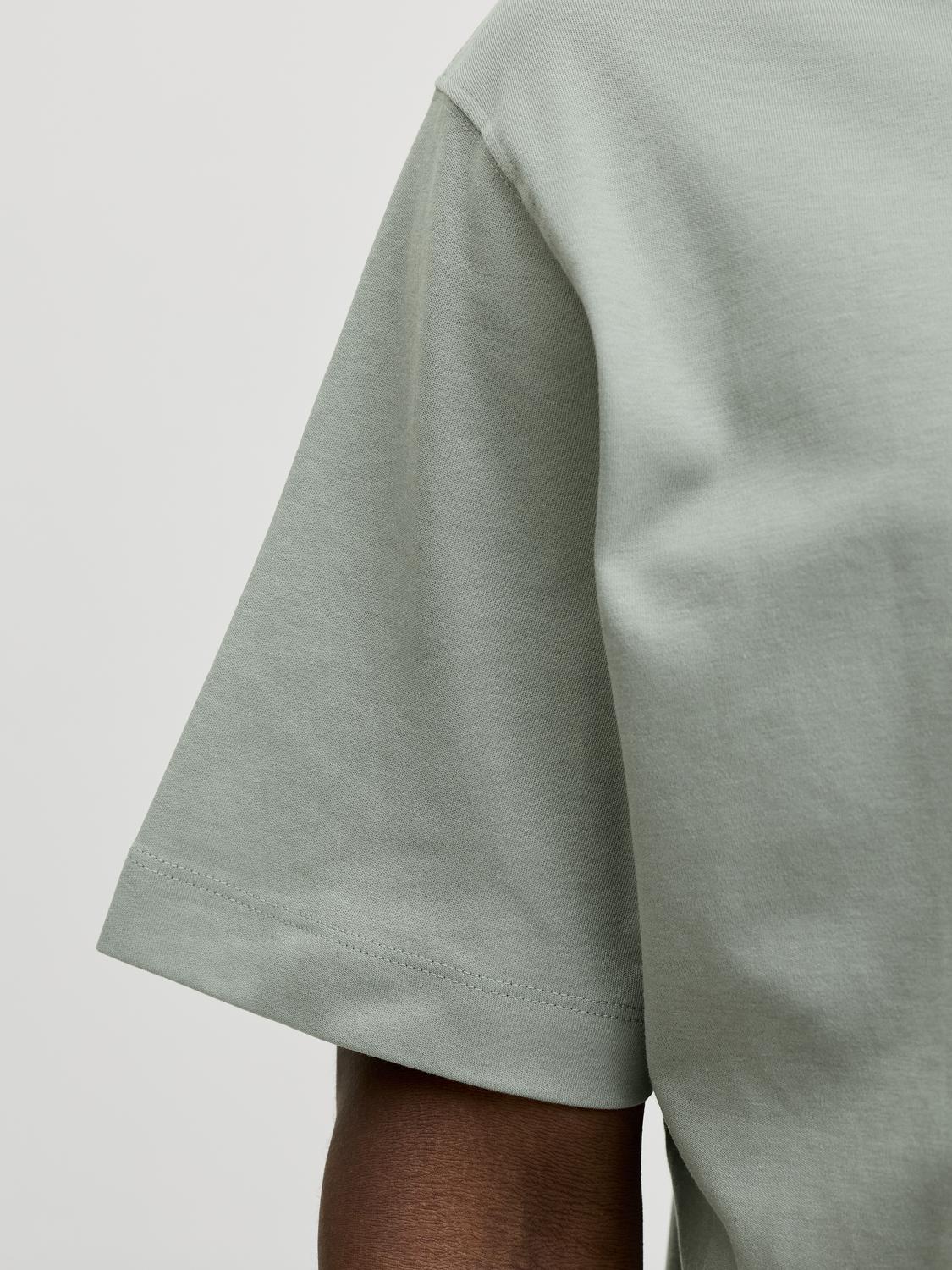 model_shot-detail