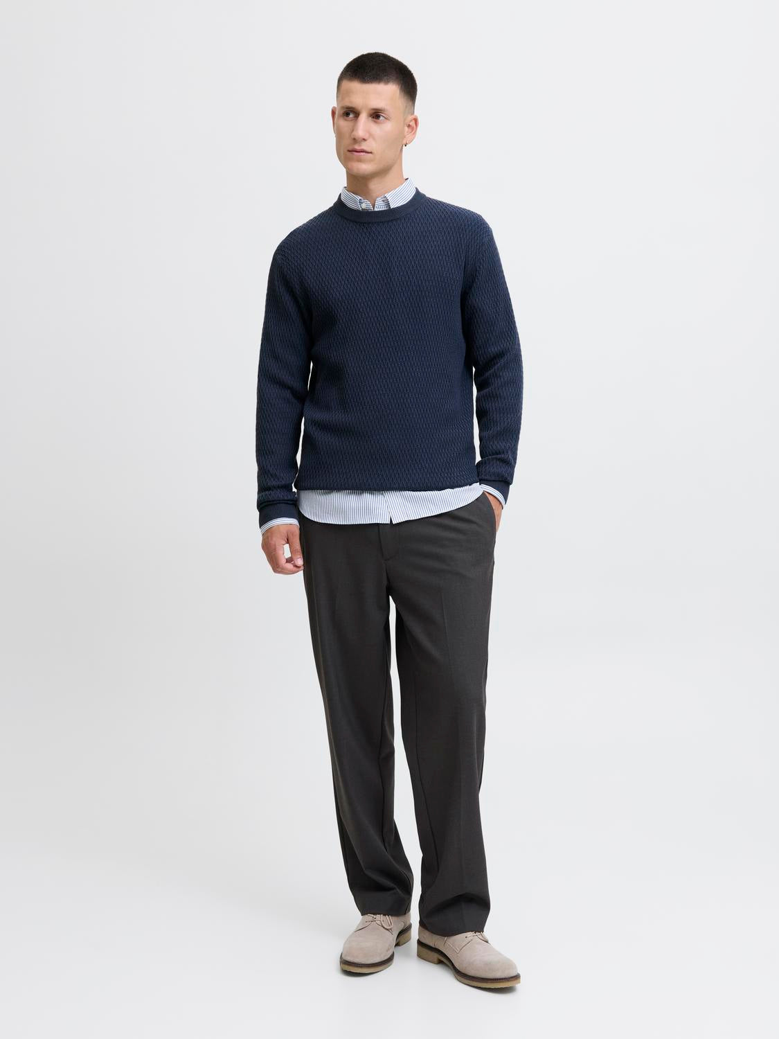 model_shot-front_full