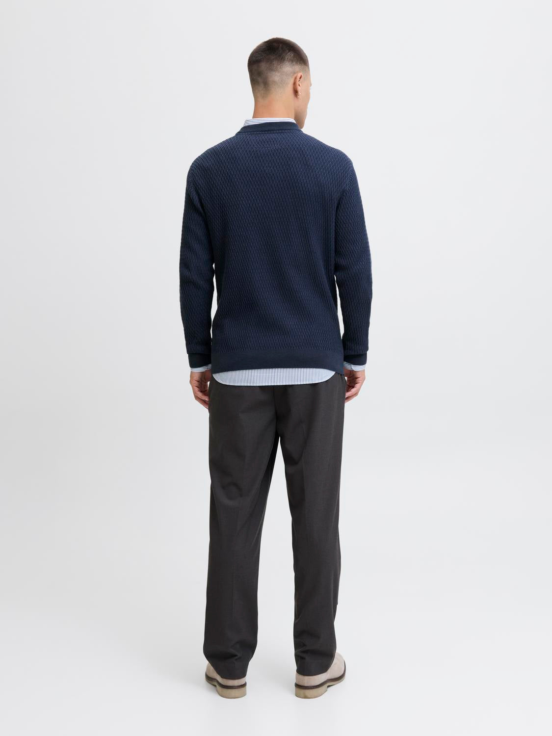 model_shot-back