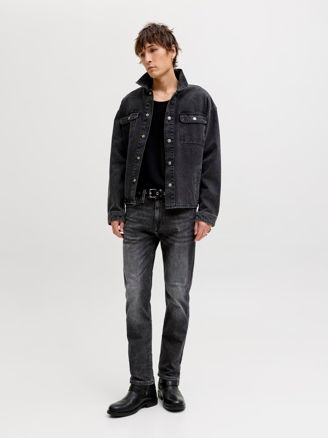 model_shot-front_full