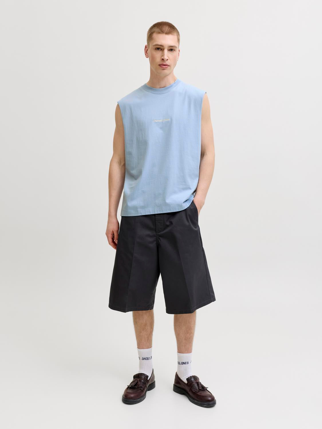 model_shot-front_full