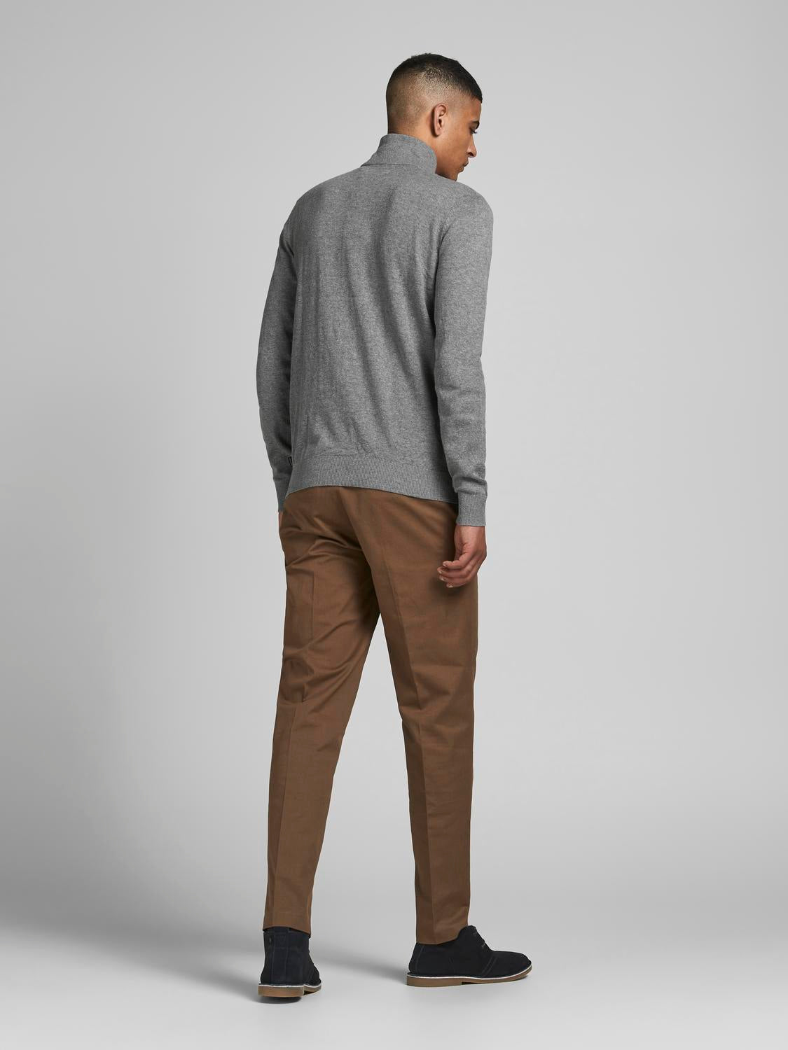 model_shot-back