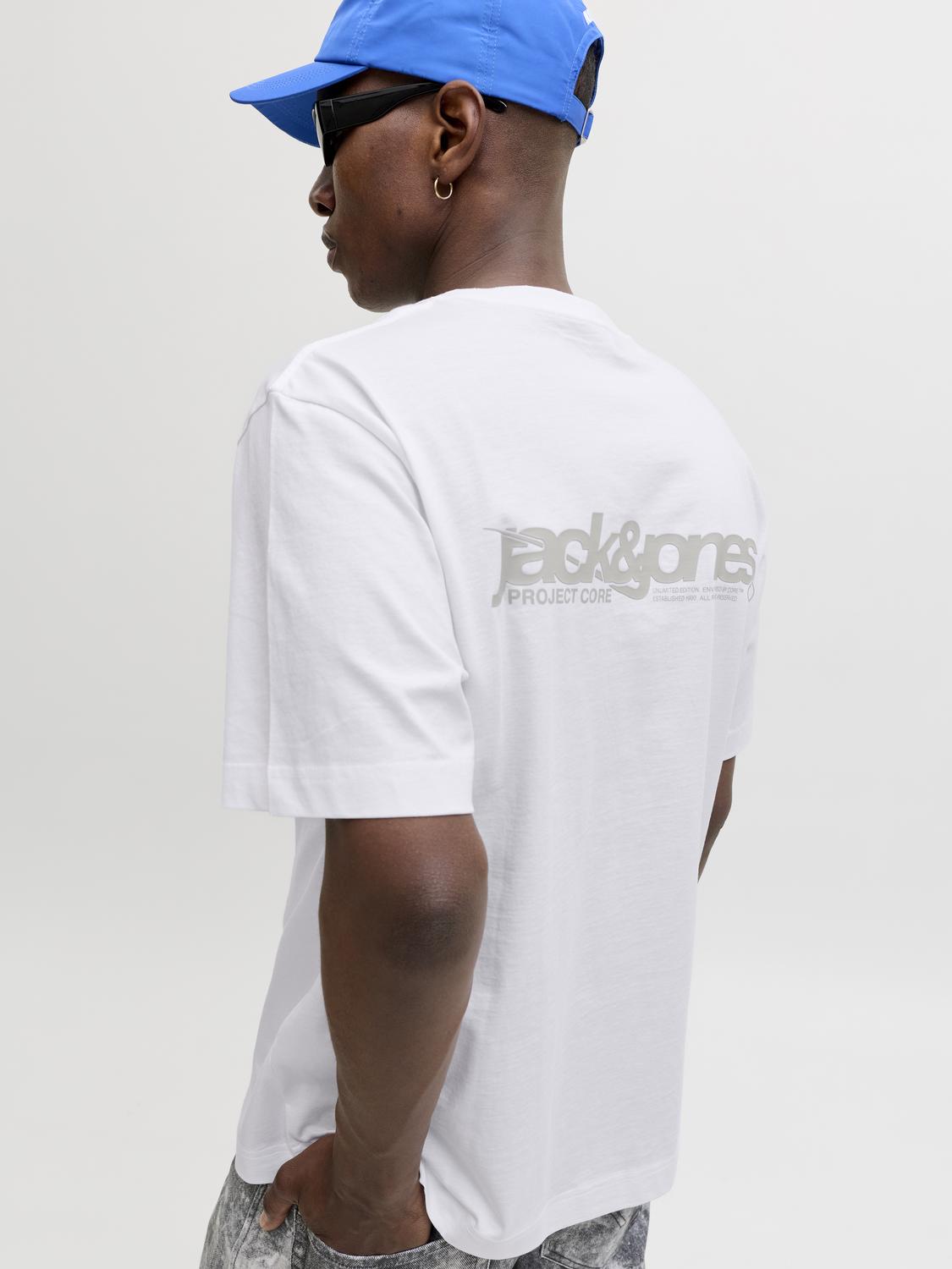 model_shot-creative