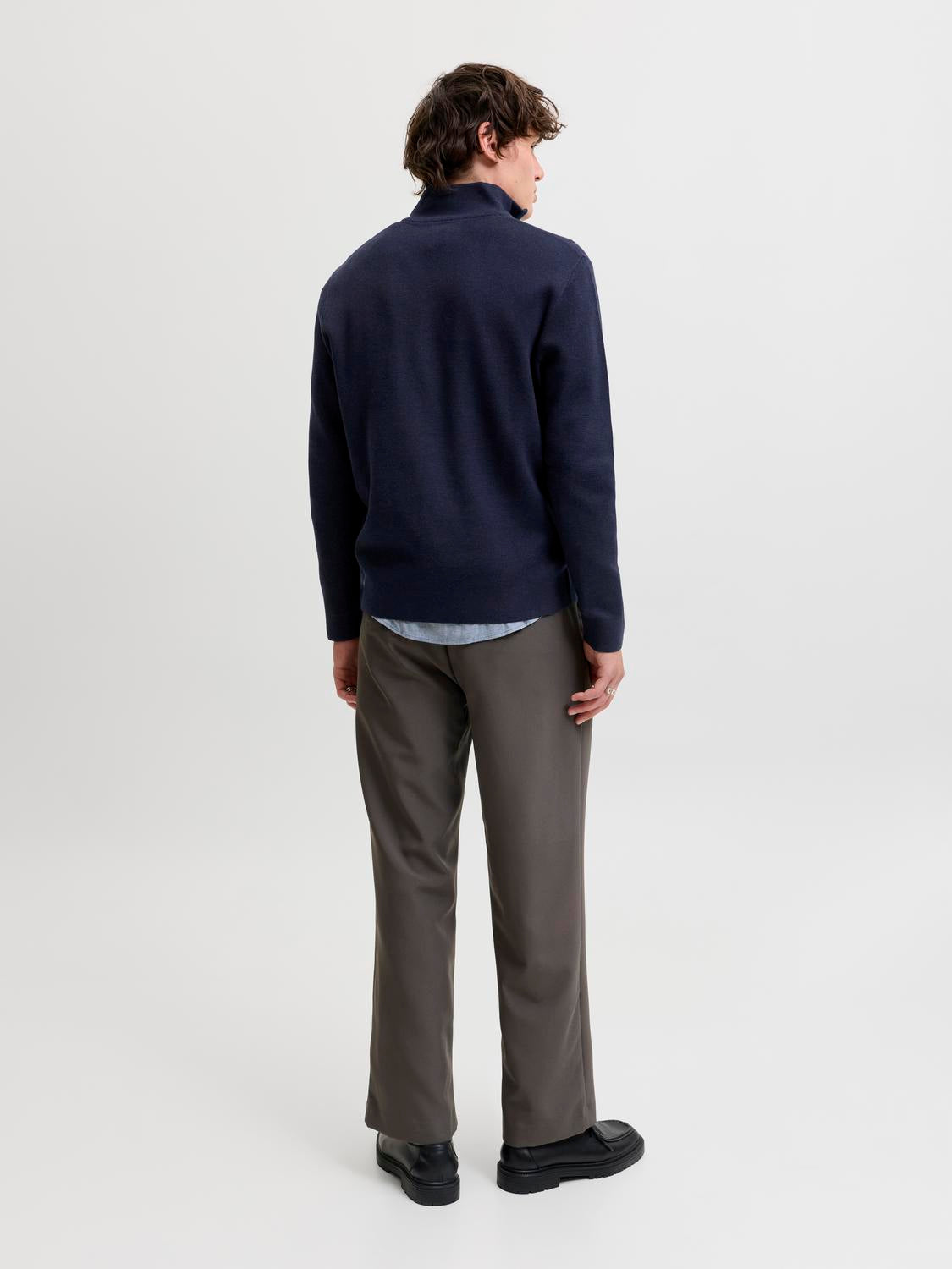 model_shot-back