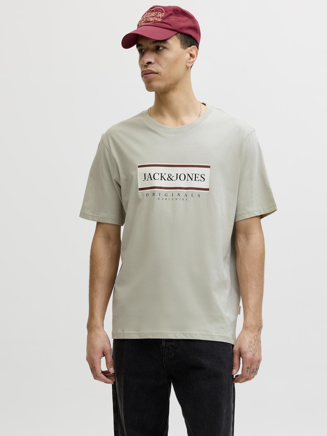 model_shot-front