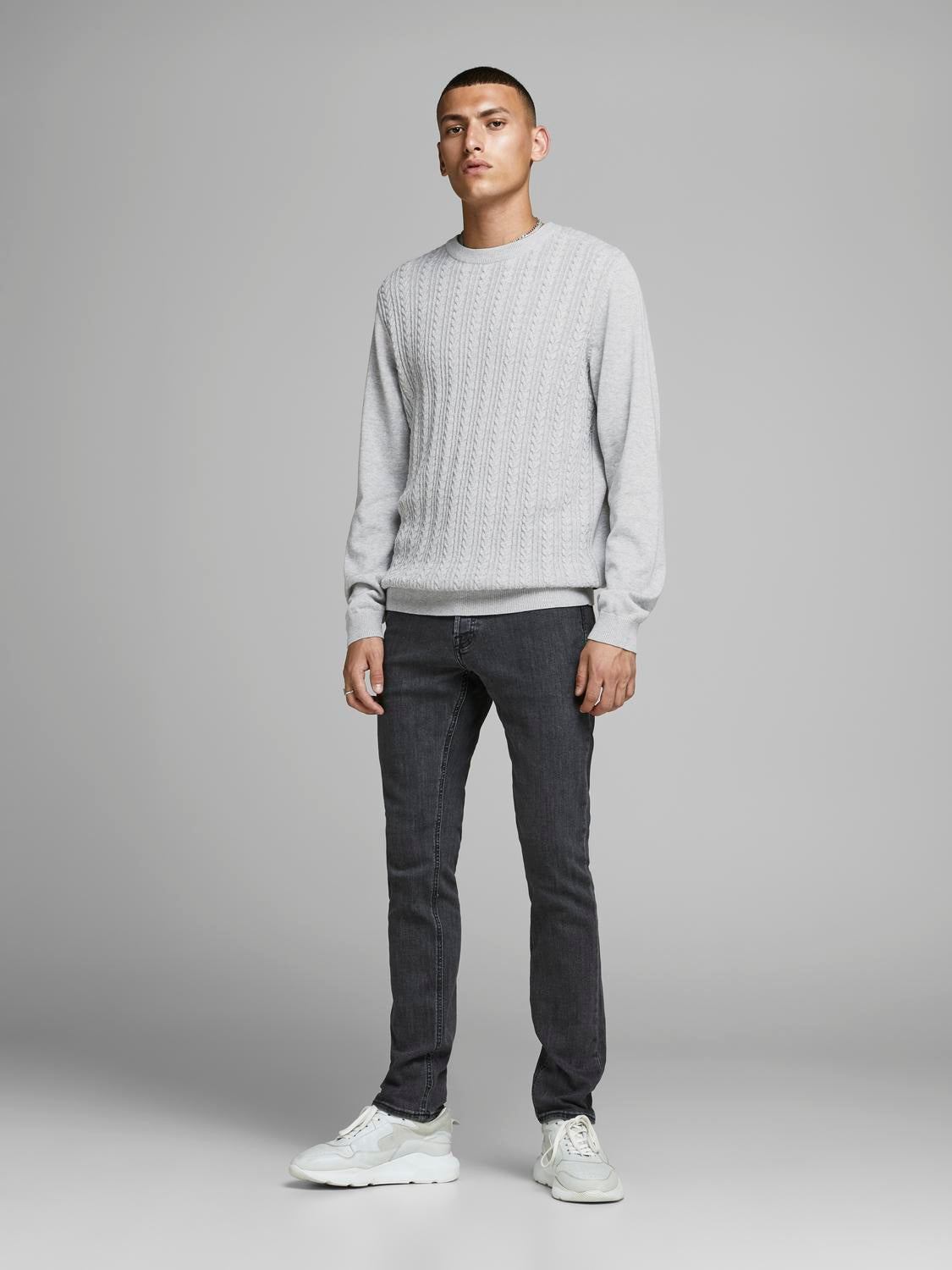 model_shot-front_full