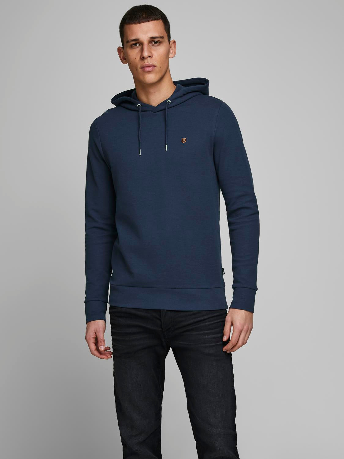 model_shot-front