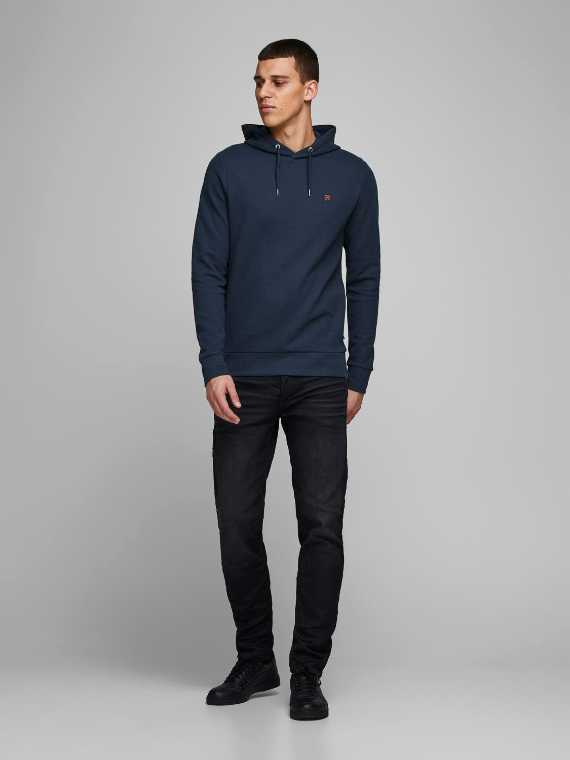 model_shot-front_full
