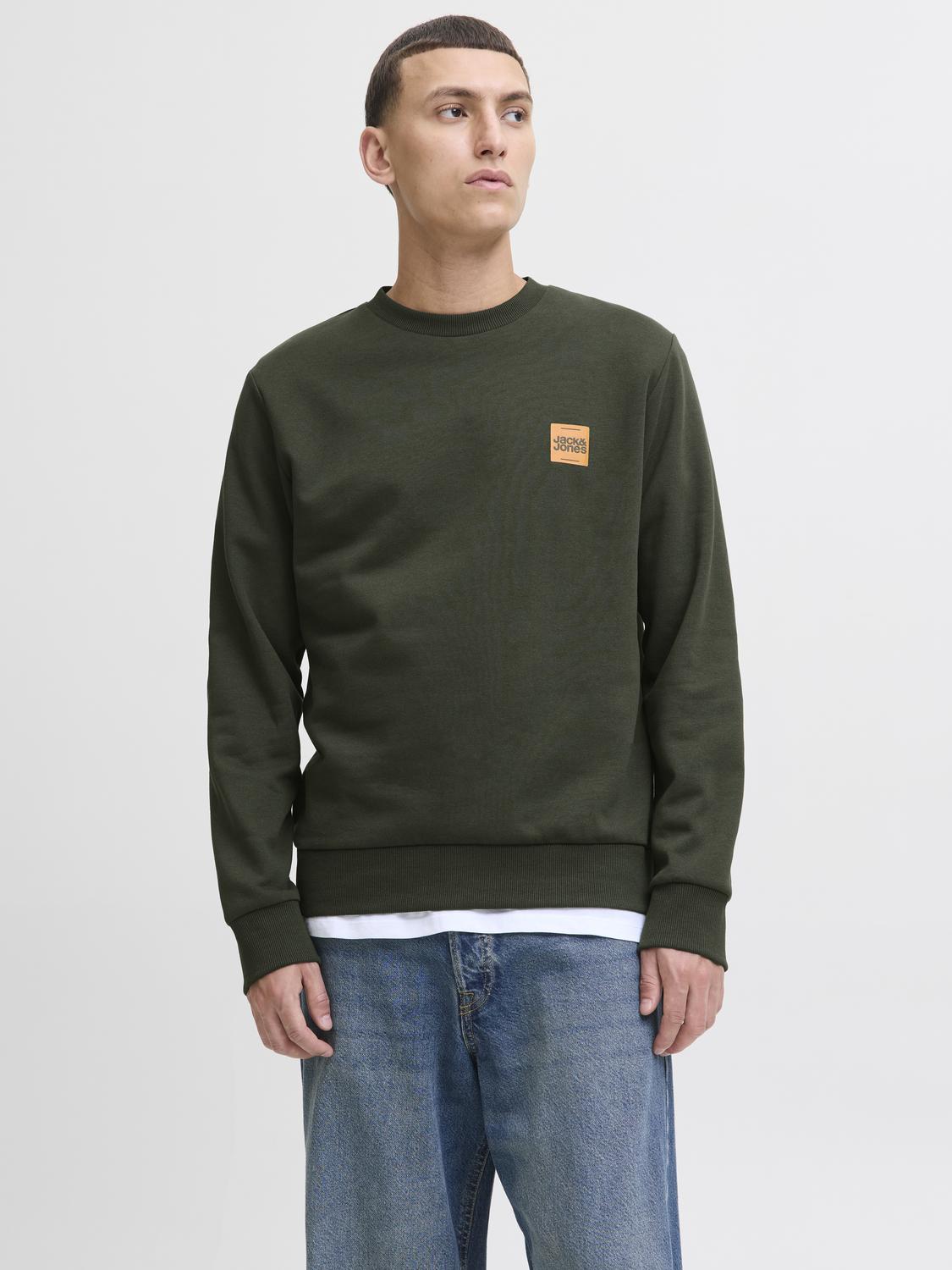 model_shot-front