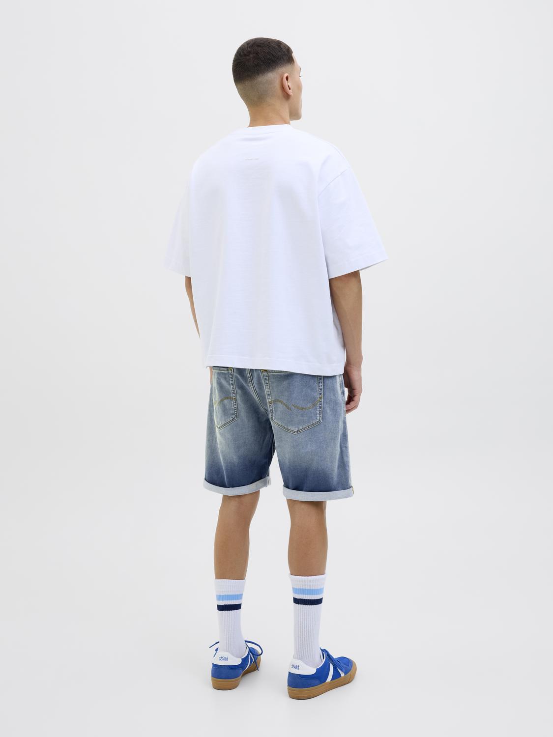 model_shot-back