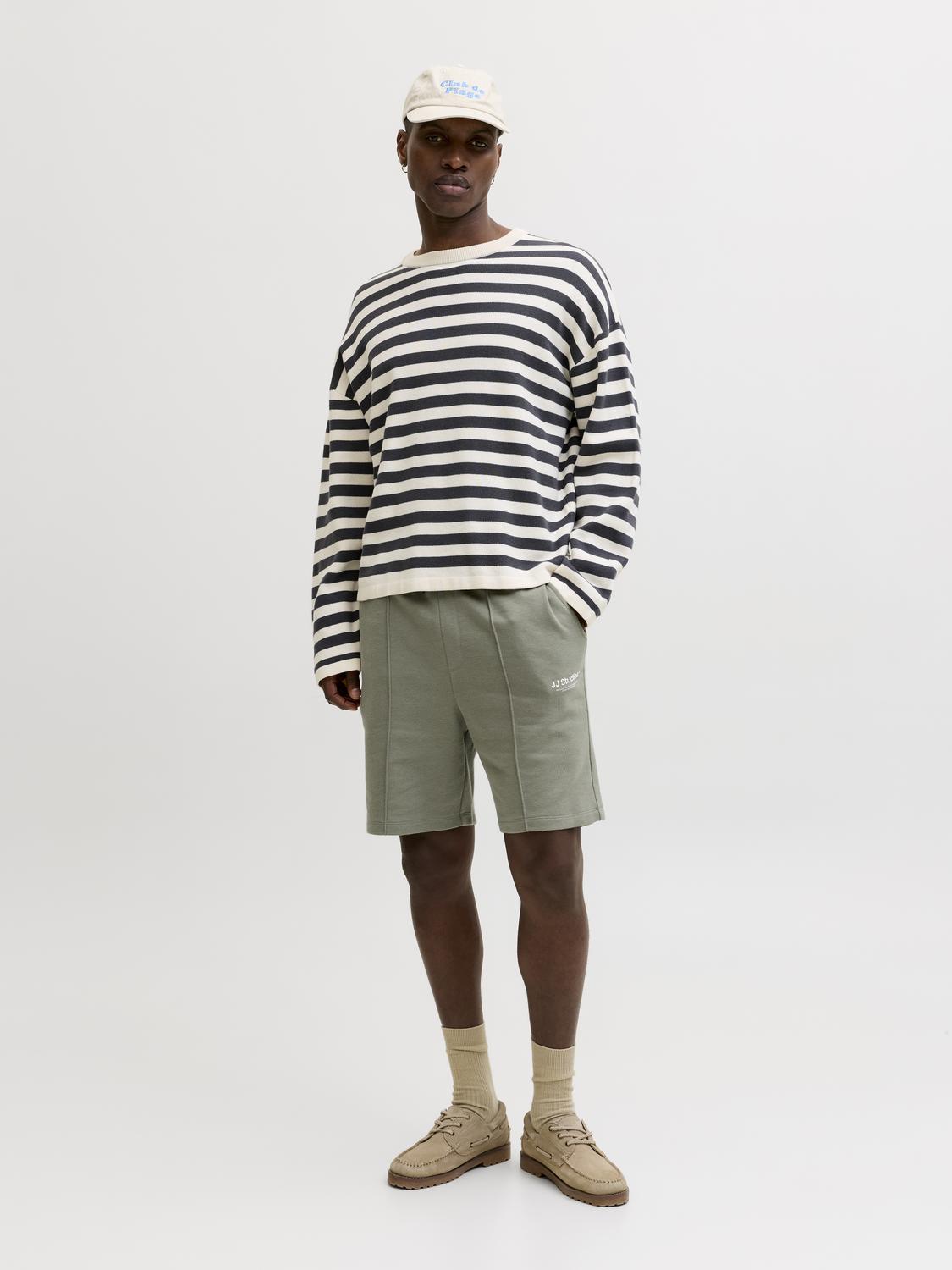 model_shot-front_full