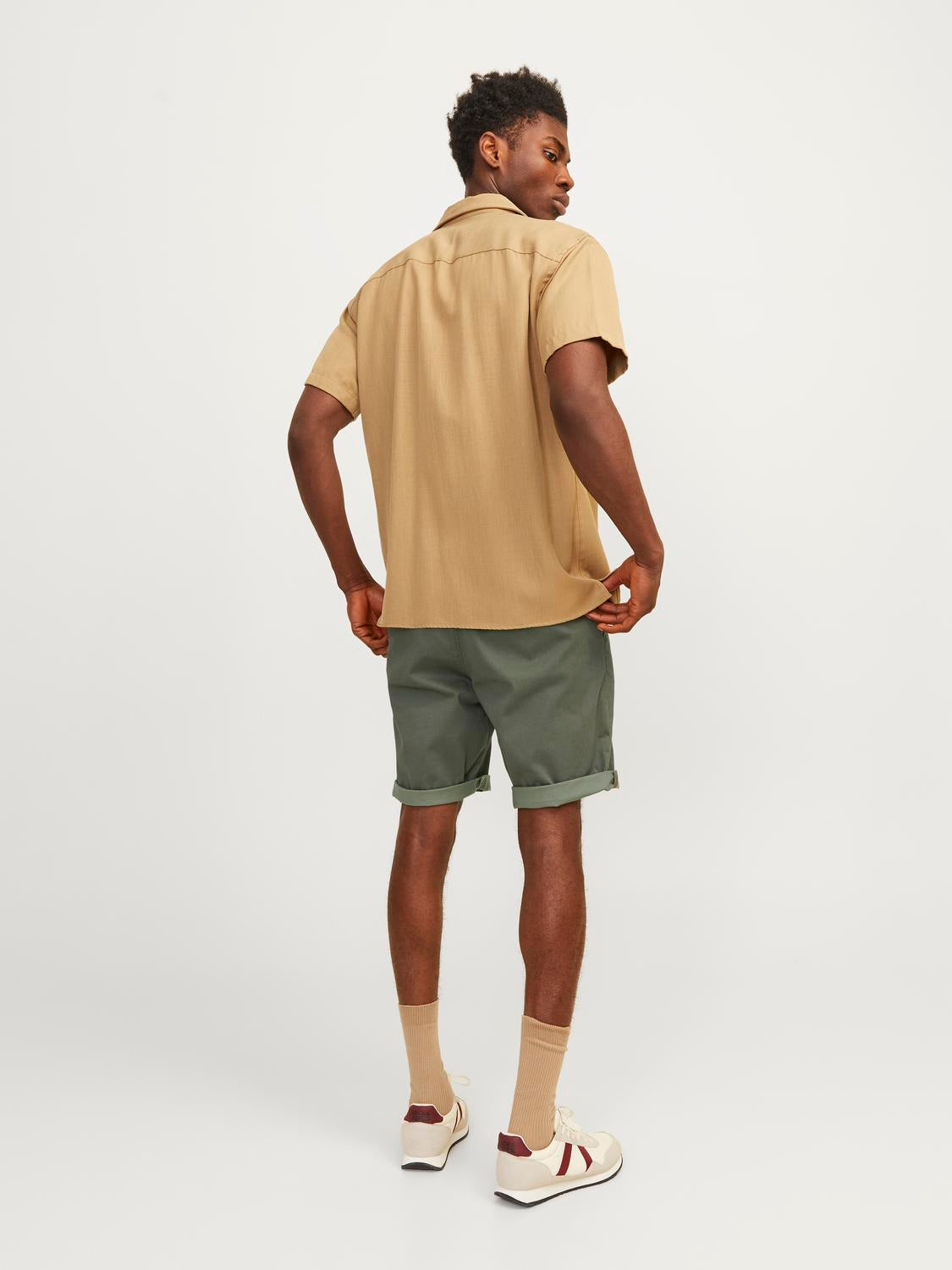 model_shot-back